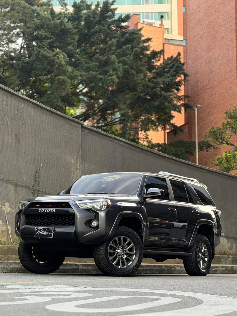 Toyota 4Runner 2022 en Renta: Lujo y Aventura en Medellín